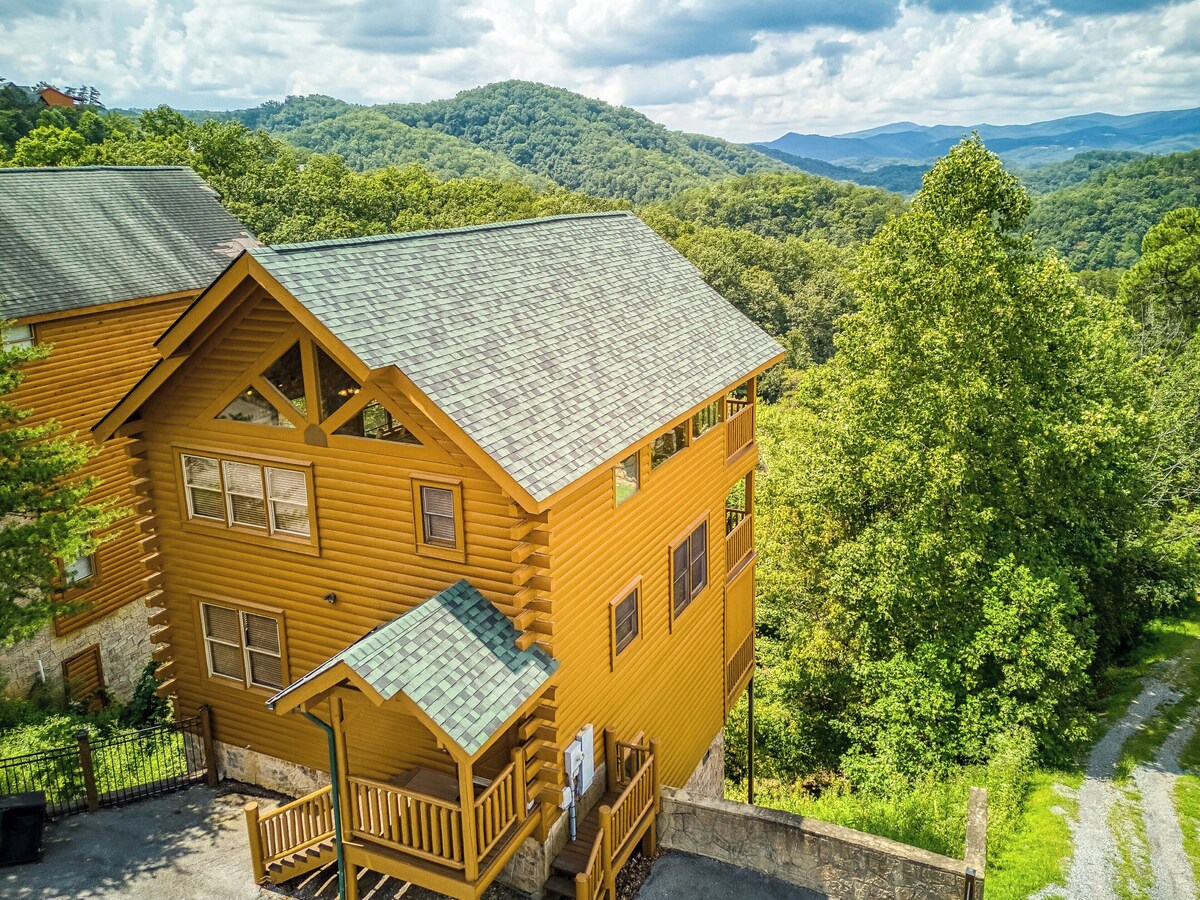 Panoramic View-Pigeon Forge Two Bedroom Plus Loft Cabin Rental-Swimming Pool