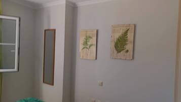Apartment, 3 Bedrooms, Accessible, Smoking | Interior