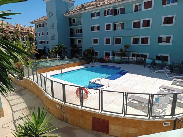 Appartement, 3 chambres, accessible aux personnes à mobilité réduite, fumeur | Piscine | Piscine extérieure