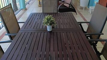 Apartment, 3 Bedrooms, Accessible, Smoking | Outdoor dining
