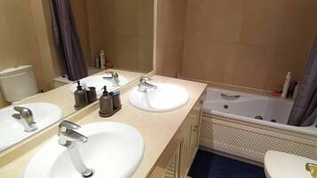 Apartemen, 3 kamar tidur, akses difabel, Boleh Merokok | Kamar mandi