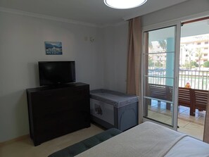 Apartment, 3 Bedrooms, Accessible, Smoking