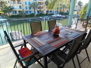 Departamento, 3 habitaciones, con acceso para personas discapacitadas, para fumadores | Restaurante al aire libre