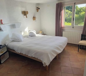 5 bedrooms, iron/ironing board, WiFi
