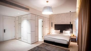 Deluxe kamer, 1 twee- of 2 eenpersoonsbedden, balkon, uitzicht op de stad | Een bureau, gratis wifi