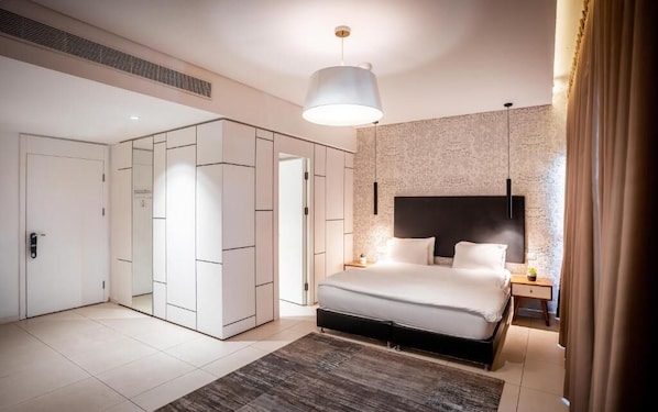 Chambre Deluxe double ou avec lits jumeaux, balcon, vue sur la ville | Bureau, accès au Wi-Fi (inclus)