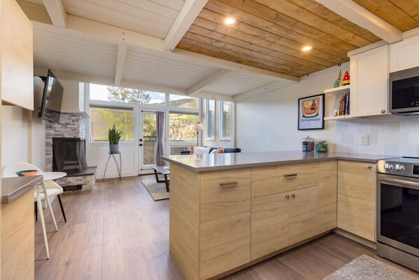 Micro-ondes, four, plaque de cuisson, lave-vaisselle