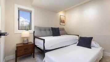 2 chambres, fer et planche à repasser, Wi-Fi, draps fournis