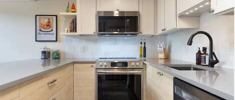 Four Ă micro-ondes, un four, surface de cuisson, lave-vaisselle