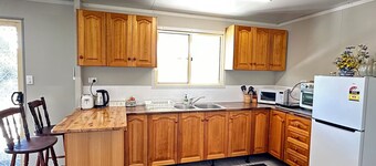 You home away from home in friendly Yowah Qld home of the famous Yowah nut opal.