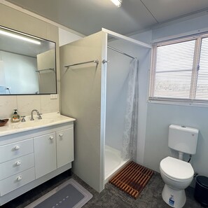 Dusche, Handtücher, Seife, Toilettenpapier