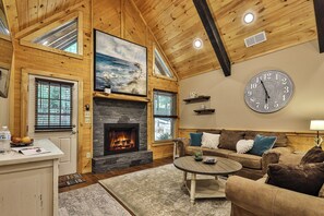 Smart TV, fireplace