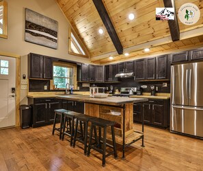 冷蔵庫、電子レンジ、コンロ、食器洗い機