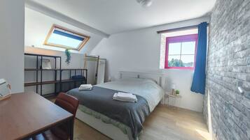 2 bedrooms, desk, iron/ironing board, free WiFi