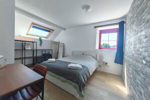 2 bedrooms, desk, iron/ironing board, free WiFi