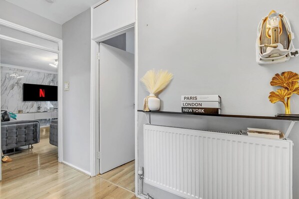 Apartment, 2 Bedrooms, Accessible, Balcony | Interior