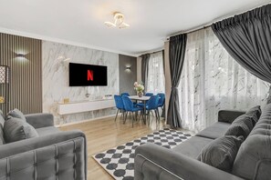 Apartment, 2 Bedrooms, Accessible, Balcony | Living room