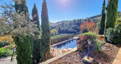 Tranquil 4-bedroom villa in Bargemon with aircon