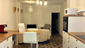 Micro-ondes, four, plaque de cuisson