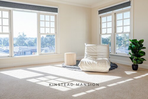 Kinstead Mansion - Modern escape for up to 21 guests 1 hour away from Melbourne!