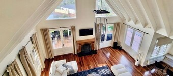 Kinstead Mansion - Modern escape for up to 21 guests 1 hour away from Melbourne!