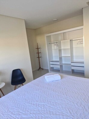4 Schlafzimmer, Schreibtisch, Bügeleisen/Bügelbrett, kostenloses WLAN