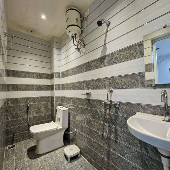 Double Room | Bathroom