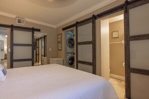 2 室のベッドルーム、WiFi (無料)、ベッドシーツ