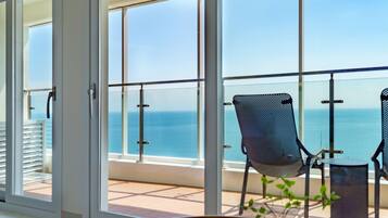 Premium Twin Room, Balcony, Partial Sea View