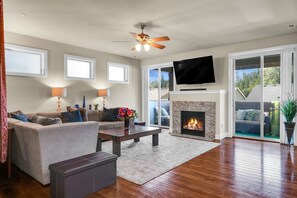 Fernseher, Kamin, Arbeitsbereiche