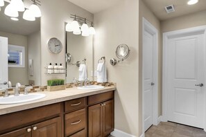 淋浴设施、吹风机、毛巾