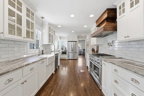 Microonde, forno, piano cottura, lavastoviglie