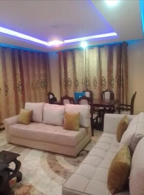 Smart TV, books - Amazing 3-bedroom bungalow in Ruiru (Ruiru)