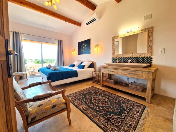 5 chambres, accès à Internet, literie fournie