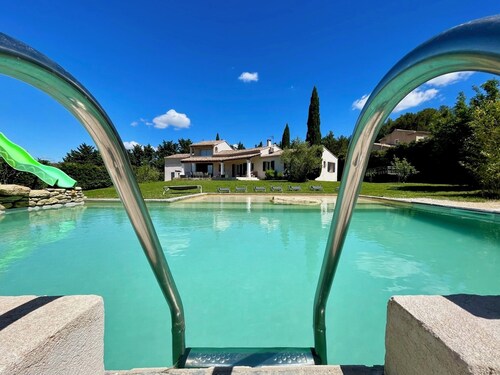 Villa Roucas - quiet location with pool and billiards table