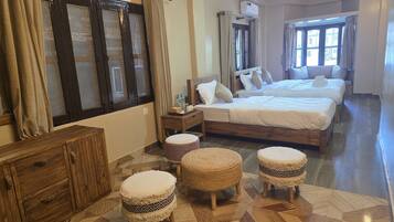 Deluxe Suite, Hill View | In-room dining