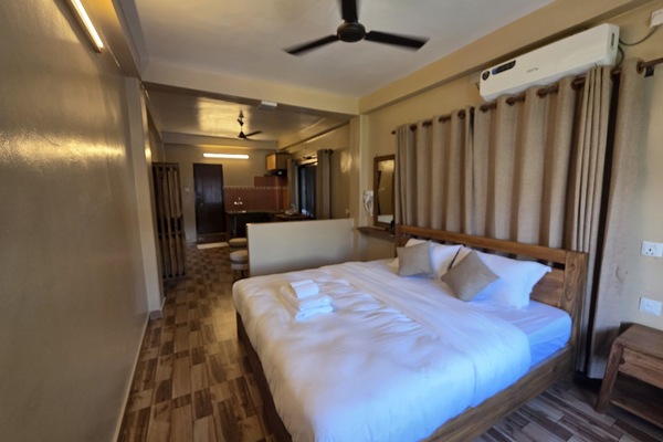 Luxury Apartment, Hill View | In-room safe, laptop workspace, soundproofing, free WiFi