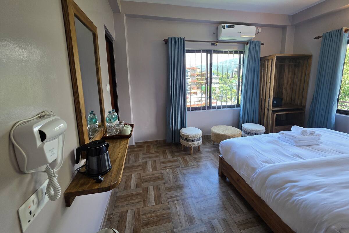 Deluxe Suite, Hill View