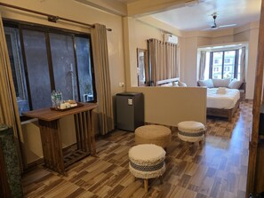 Luxury Apartment, Hill View