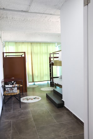 5 bedrooms, iron/ironing board, WiFi, bed sheets - Backpacker Hostel Kruje (Krujë)