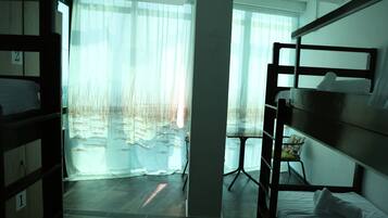 5 habitaciones, tabla de planchar con plancha, wifi y ropa de cama