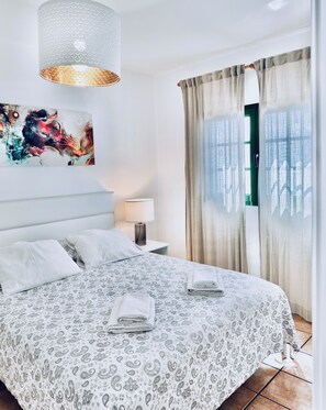 3 bedrooms, iron/ironing board, WiFi, bed sheets