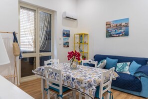 Dining - House in Mondello 100 steps from Mondello beach and its square (Palermo)