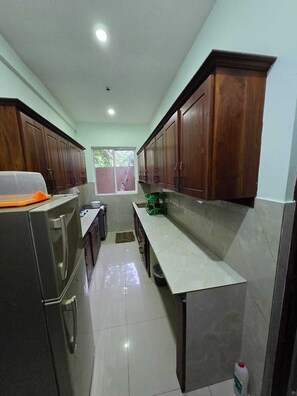 Microondas, horno, placa de cocina