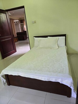 3 habitaciones, tabla de planchar con plancha y acceso a internet 