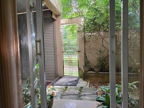 3-bedroom holiday home in Lush Lakeside Nature's Nook