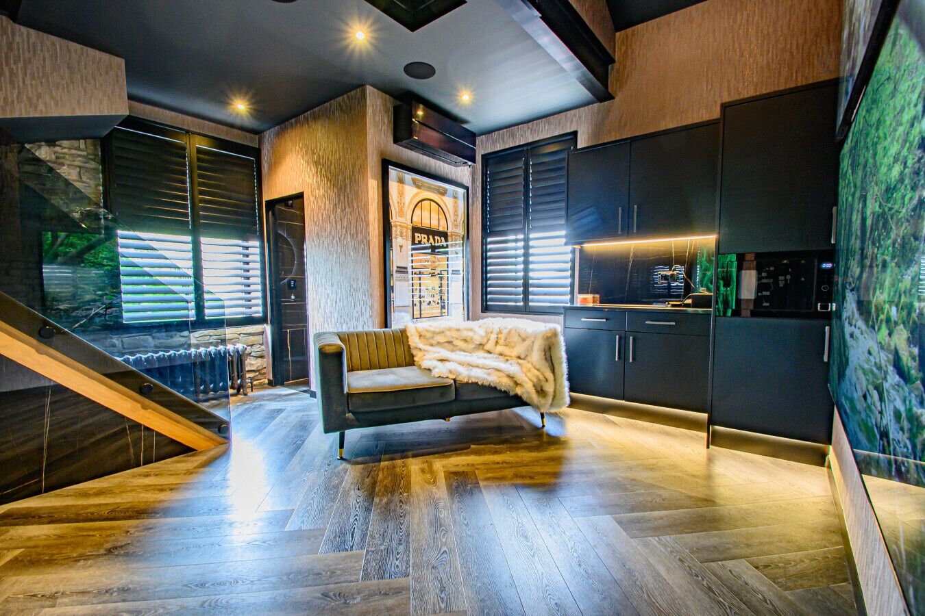 Smart TV, fireplace, stereo, offices