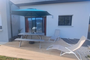Outdoor dining - A 3-star, single-story house, ideal for exploring the Pays d'Iroise. (Plouarzel)