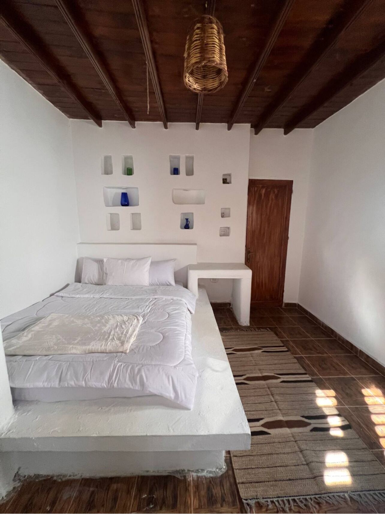 2 quartos, ferros/tábuas de passar roupa, acesso à internet