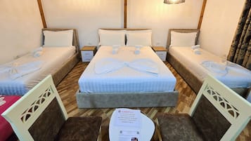 Comfort Triple Room, Balcony, City View | Living area